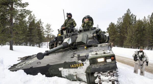 epa11200216 Swedish soldiers from the Norrlandsbrigade in Boden on a combat vehicle 90 during training together with Finnish hunting units in Hetta, northern Finland, 05 March 2024. The exercise is part of Nordic Response, which is a Norwegian national exercise that is carried out in northern Sweden, Norway and Finland with associated airspace and waters. According to the NATO, military staff from 13 NATO Allies and Partners will be participating in exercise Nordic Response 2024, part of the Steadfast Defender exercise series, in Norway, Finland and Sweden, running between 03 to 14 March.  EPA/Anders Wiklund SWEDEN OUT