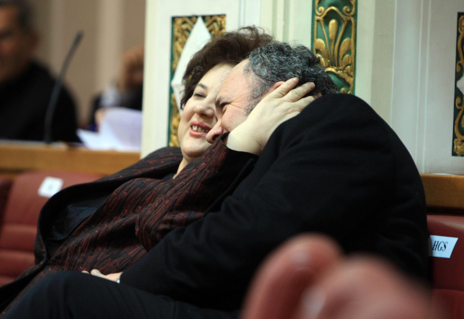 22.12.2011., Zagreb - Sestra i brat, Nevenka Becic i Zeljko Kerum zabavljeni ugodnim razgovorom na konstituirajucoj sjednici 7. saziva Hrvatskog sabora. "nPhoto: Boris Scitar/PIXSELL