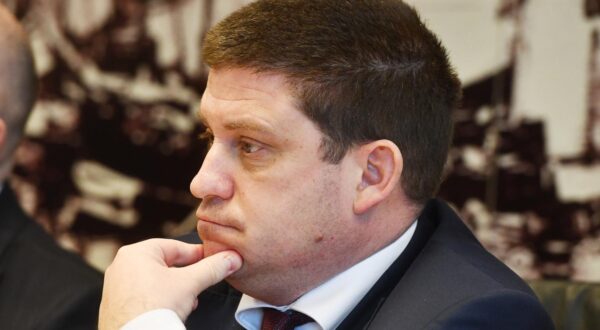 14.02.2024., Sibenik - Potpredsjednik Vlade i ministar mora, prometa i infrastrukture Oleg Butkovic na svecanostii potpisivanja ugovora za projekt Rekonstrukcija raskrizja drzavne ceste DC8 i Ulice V. Skorpika u Sibeniku  cvoriste Mandalina. Potpisivanju su prisustvovali Josip Skoric, Oleg Butkovic, Marko Jelic, Zeljko Buric i Marko Saradjen. Photo: Hrvoje Jelavic/PIXSELL