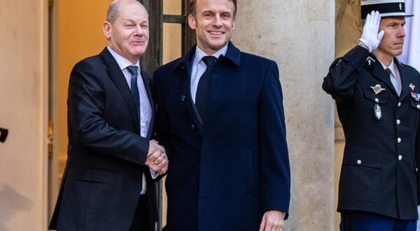 Emmanuel Macron Olaf Scholz,Image: 851110921, License: Rights-managed, Restrictions: , Model Release: no, Credit line: Baptiste Autissier / Panoramic / Profimedia