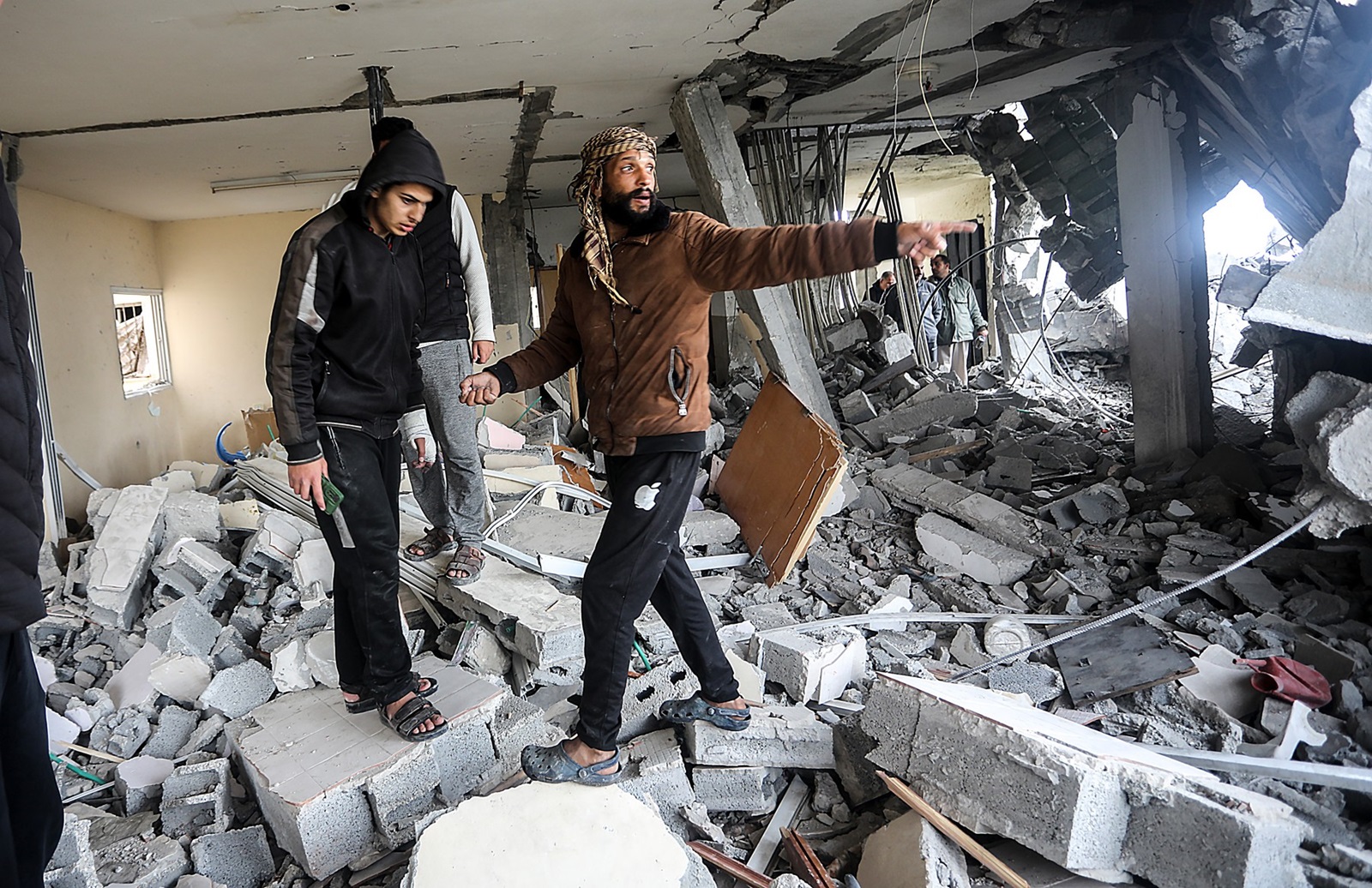 Palestians search the rubble of a house that was hit by Israeli bombardment late the previous night in Rafah in the southern Gaza Strip, on Tuesday, March 19, 2024. Fourteen Palestinians were killed, including children and women, in Israeli strikes on houses, in Rafah, Witnesses said. US President Joe Biden asked Israeli Prime Minister Benjamin Netanyahu to send a team of military, intelligence and humanitarian officials to Washington to discuss Israel's planning for Rafah and to lay out an alternative approach that would target Hamas and secure the Egypt-Gaza border without a full-scale invasion. Photo by /UPI.,Image: 858016802, License: Rights-managed, Restrictions: , Model Release: no, Credit line: Ismael Mohamad / UPI / Profimedia