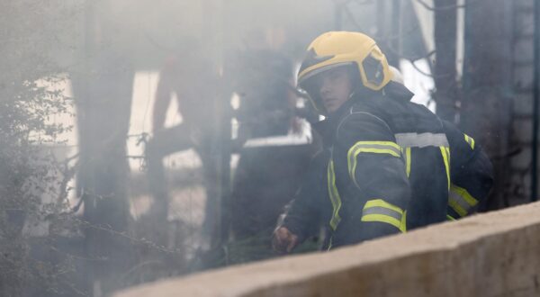 02.03.2024., Turanj - U mjestu Turanj planuo je pozar u na drvenom ugostiteljskom objektu. Brzom intervencijom vatrogasaca pozar je stavljen pod nadzor Photo: Sime Zelic/PIXSELL