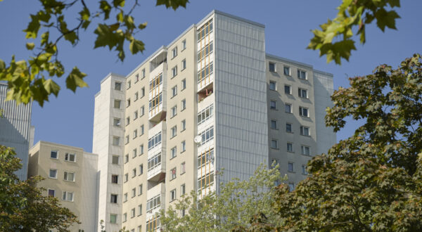Prefabricated building, Aronstrasse, Dammwegsiedlung, Weiße Siedlung, Neukölln, Berlin, Germany,Image: 701707174, License: Rights-managed, Restrictions: , Model Release: no, Credit line: Schoening / imageBROKER / Profimedia
