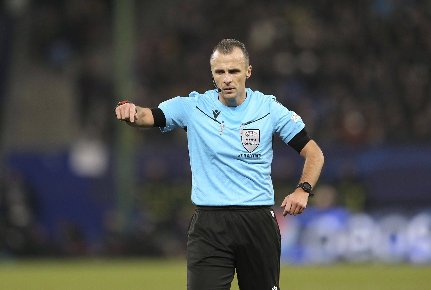 Foto : Schiri Irfan Peljto Fussball international, Ch-League Gruppenphase , 4. Spieltag on Tue.. 2023-11-07 FC Shakhtar Donetsk - CF Barcelona 1 - 0 *** Photo referee Irfan Peljto Soccer international, Ch League group stage , Matchday 4 on Tue 2023 11 07 FC Shakhtar Donetsk CF Barcelona 1 0,Image: 851379811, License: Rights-managed, Restrictions: Credit images as "Profimedia/ IMAGO", Model Release: no, Credit line: CB / imago sportfotodienst / Profimedia