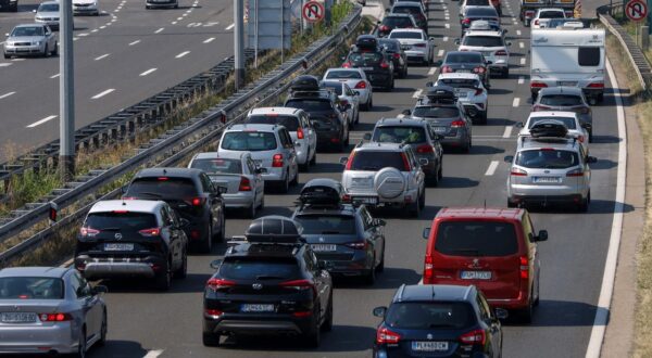 23.07.2022., Zagreb - Guzve na naplatnoj postaji Lucko. Kolona vozila iz smjera cvora Jankomir prema naplati Lucko je oko 7 km. Photo: Igor Kralj/PIXSELL