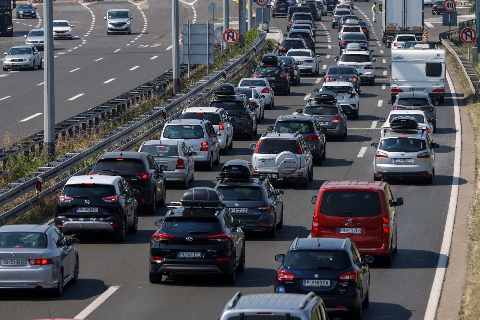 23.07.2022., Zagreb - Guzve na naplatnoj postaji Lucko. Kolona vozila iz smjera cvora Jankomir prema naplati Lucko je oko 7 km. Photo: Igor Kralj/PIXSELL