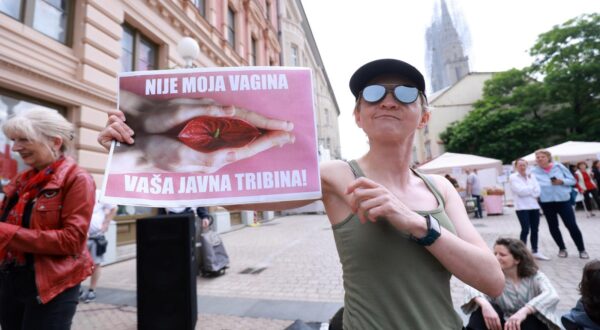 03.06.2023., Zagreb - Zenska mreza Hrvatske u Bakacevoj ulici  odrzala akciju kojom zele naglasiti da ne pristaju na krsenje ljudskih prava zena. Photo: Sanjin Strukic/PIXSELL