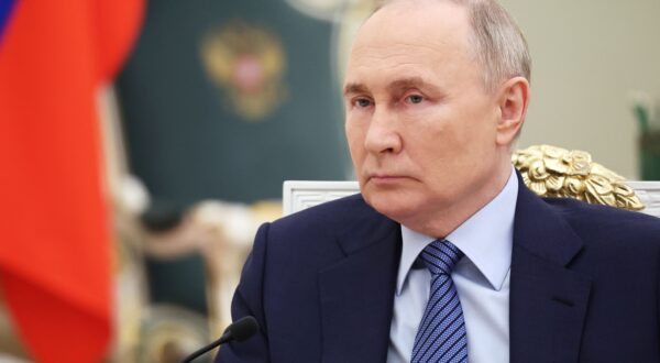 epa11217174 Russian President Vladimir Putin meets with winners of the Leaders of Russia national management competition at the Kremlin in Moscow, Russia, 12 March 2024.  EPA/SERGEI SAVOSTYANOV/SPUTNIK/KREMLIN POOL MANDATORY CREDIT