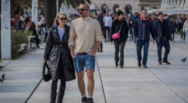 03.03.2024., Split - Suncano i toplo poslijepodne na splitskoj Rivi. Photo: Zvonimir Barisin/PIXSELL