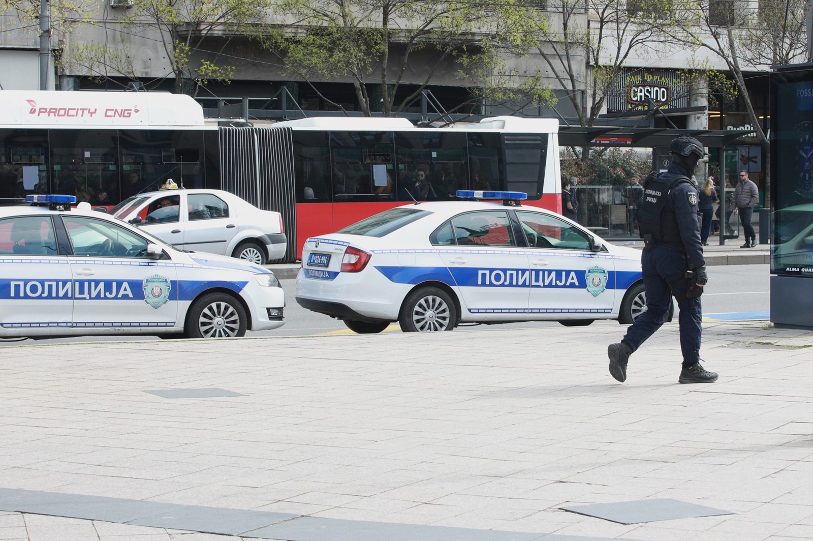 26, March, 2024, Belgrade - The police received a tip that a suspicious bag had been spotted in the "Moskva" hotel and teams of the MUP arrived at the hotel, and the counter-sabotage team of the MUP specialized in the removal of explosives also arrived, which after a detailed inspection determined that there was nothing suspicious. Photo: Milos Tesic/ATAImages

26, mart, 2024, Beograd - Policija je dobila dojavu da je u hotelu "Moskva" uocena sumnjiva torba i ekipe MUP-a su stigle u hotelu, a pristigla je i Kontradiverziona ekipa MUP-a spezijalizovana za ukljanjanje eksploziva, koja je detaljnim pregledom utvrdila da nema niceg sumnjivog. Photo: Milos Tesic/ATAImages,Image: 859727295, License: Rights-managed, Restrictions: , Model Release: no, Credit line: Milos Tesic / ATA Images / Profimedia