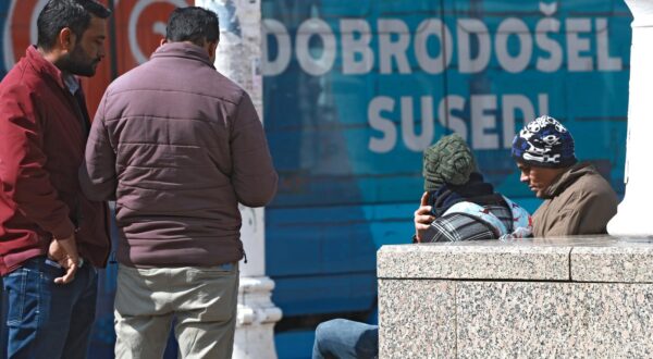 12.04.2023., Zagreb - Gradska svakodnevica u sredistu grada. Suncano i ugodno prijepodne u centru grada mnogi su iskoristili za setnju i druzenje. Photo: Sanjin Strukic/PIXSELL