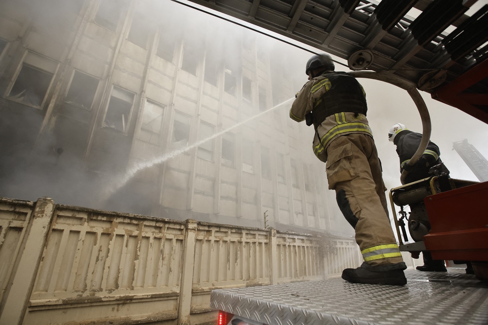 KHARKIV, UKRAINE - MARCH 20: Fire extinguishing efforts continue as fire breaks out after a Russian shelling on an industrial building in Kharkiv, Ukraine on March 20, 2024. At least 5 people were killed and 13 injured. Fire broke out in Kharkiv city due to missile strike, engulfing area of more than 2,000 square meters as the State Emergency Service says. Yevhen Titov / Anadolu,Image: 858319438, License: Rights-managed, Restrictions: , Model Release: no, Credit line: Yevhen Titov / AFP / Profimedia