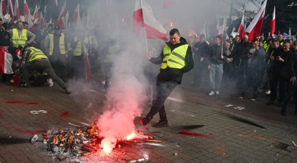 WARSAW, POLAND - FEBRUARY 27: Polish farmers take part in a protest against the EU Green Deal and the import of Ukrainian grain in Warsaw, Poland on February 27, 2024. Since February 09, 2024, Polish farmers have called a national protest against the proposed EU Green Deal and also against the import of certain Ukrainian products under the Free trade agreement due to the ongoing Russia-Ukraine war. Omar Marques / Anadolu,Image: 851441551, License: Rights-managed, Restrictions: , Model Release: no, Credit line: Omar Marques / AFP / Profimedia