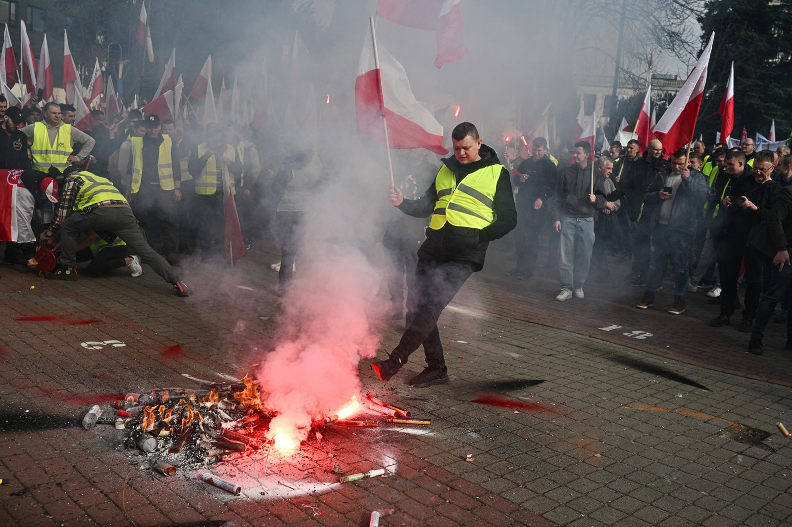 WARSAW, POLAND - FEBRUARY 27: Polish farmers take part in a protest against the EU Green Deal and the import of Ukrainian grain in Warsaw, Poland on February 27, 2024. Since February 09, 2024, Polish farmers have called a national protest against the proposed EU Green Deal and also against the import of certain Ukrainian products under the Free trade agreement due to the ongoing Russia-Ukraine war. Omar Marques / Anadolu,Image: 851441551, License: Rights-managed, Restrictions: , Model Release: no, Credit line: Omar Marques / AFP / Profimedia