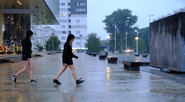 07.07.2022., Zagreb - U popodnevnim satima u Zagrebu pocela je padati kisa, dobrodoslo osvjezenje nakon velikih vrucina. Photo: Slaven Branislav Babic/PIXSELL
