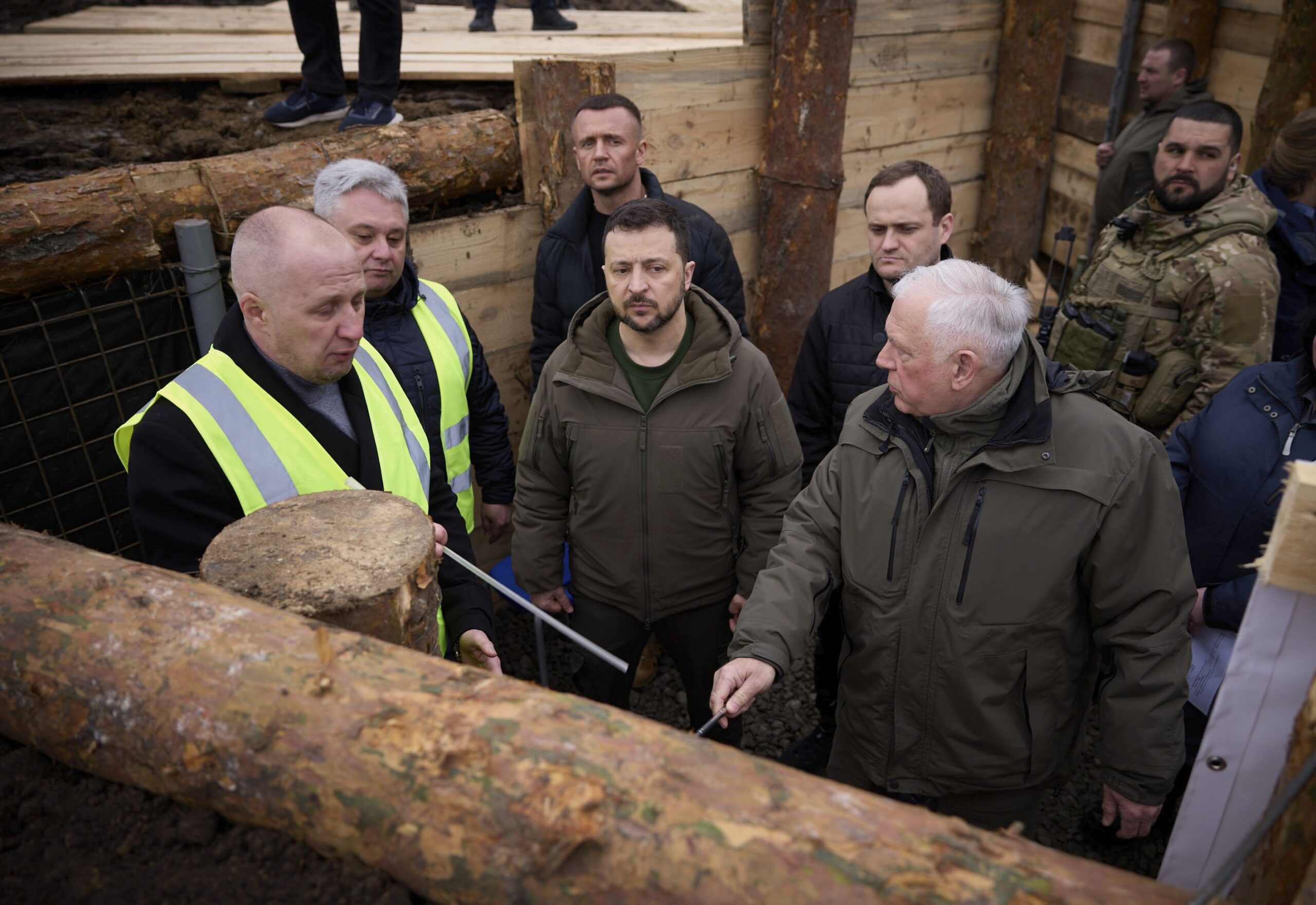 epa11247121 A handout picture made available by the Presidential Press Service shows Ukrainian President Volodymyr Zelensky (C) visiting the 117th Seperate Territorial Defence Brigade during a working visit to the Sumy region, Ukraine, 27 March 2024 amid the Russian invasion. Zelenskyy was briefed on the organization across three lines of defense and discussed the current needs for weapons and equipment. Russian troops entered Ukrainian territory on 24 February 2022, starting a conflict that has provoked destruction and a humanitarian crisis.  EPA/PRESIDENTIAL PRESS SERVICE HANDOUT   HANDOUT EDITORIAL USE ONLY/NO SALES HANDOUT EDITORIAL USE ONLY/NO SALES