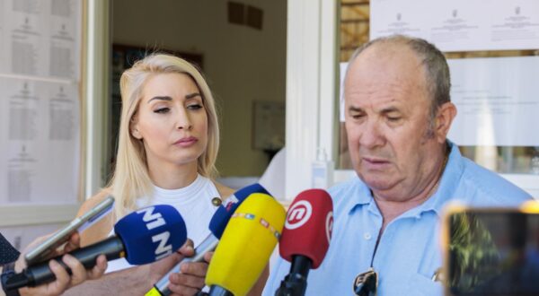 26.06.2022., Split - Kandidat za gradonacelnika HGS-a Zeljko Kerum i supruga Fani Horvat glasovali su na prijevremenim lokalnim izborima u Splitu na birackom mjestu na Mejama. Photo: Miroslav Lelas/PIXSELL