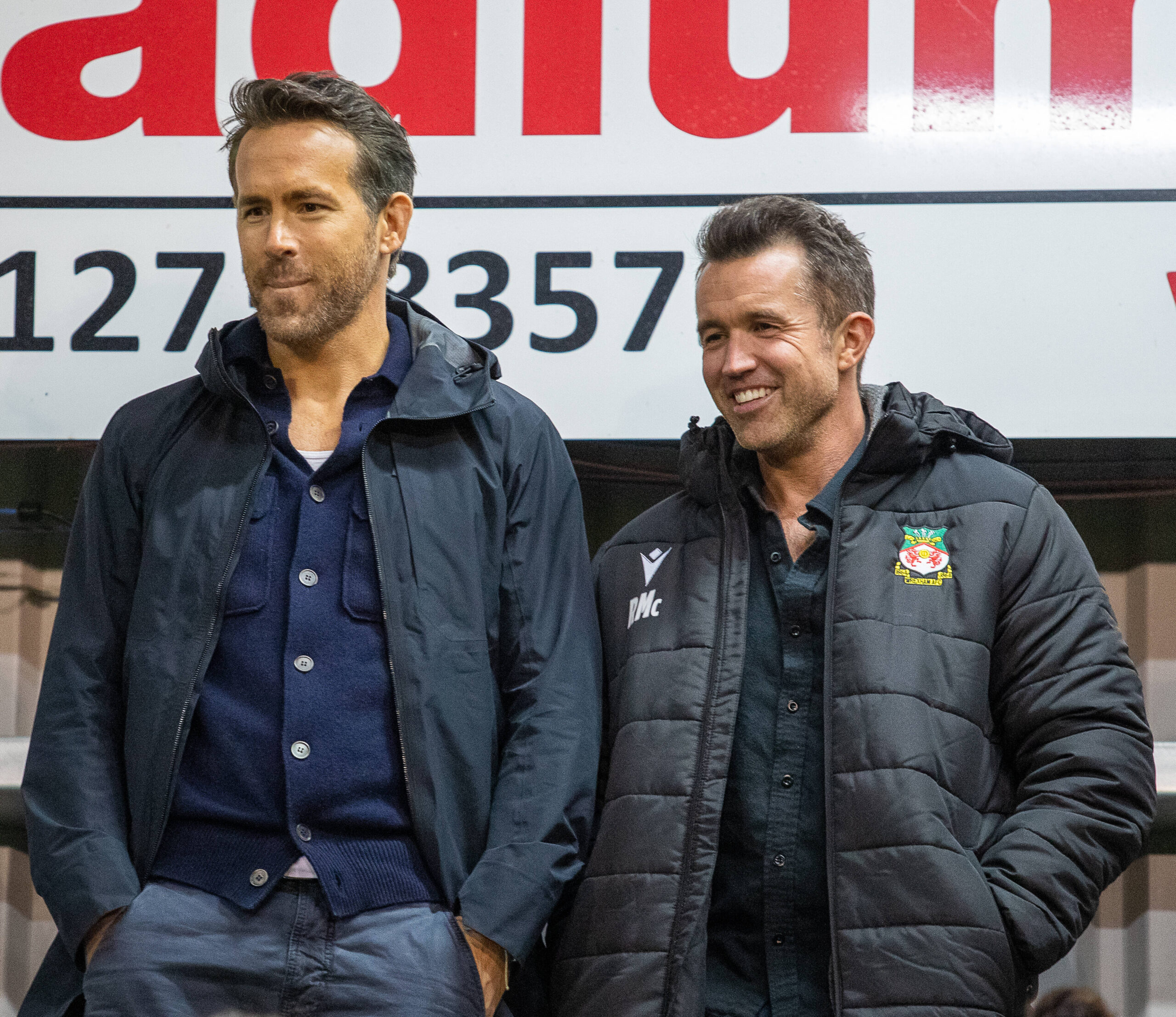 Maidenhead United v Wrexham Vanarama National League Wrexham owners Ryan Reynolds and Rob McElhenney arrive at York Road before the Vanarama National League match at York Road, Maidenhead PUBLICATIONxNOTxINxUKxCHN Copyright: xDarrenxWoolleyx FIL-16034-0006