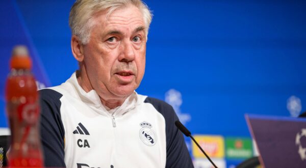 Fußball, UEFA Championsleague, 20240429, Pressekonferenz FC Bayern München - Real Madrid. Im Bild Trainer von Real Madrid Carlo ANCELOTTI spricht. München Allianz Arena Bayern Deutschland *** Soccer, UEFA Champions League, 20240429, Press conference FC Bayern Munich Real Madrid In the picture Coach of Real Madrid Carlo ANCELOTTI speaks Munich Allianz Arena Bayern Germany Copyright: Passion2Press/MarkusxFischerx