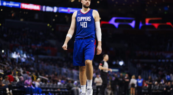 LOS ANGELES, CA - APRIL 05: LA Clippers center Ivica Zubac (40) during an NBA basketball game against the Utah Jazz on April 5, 2024 at Crypto.com Arena in Los Angeles, CA. (Photo by Ric Tapia/Icon Sportswire) (Icon Sportswire via AP Images)