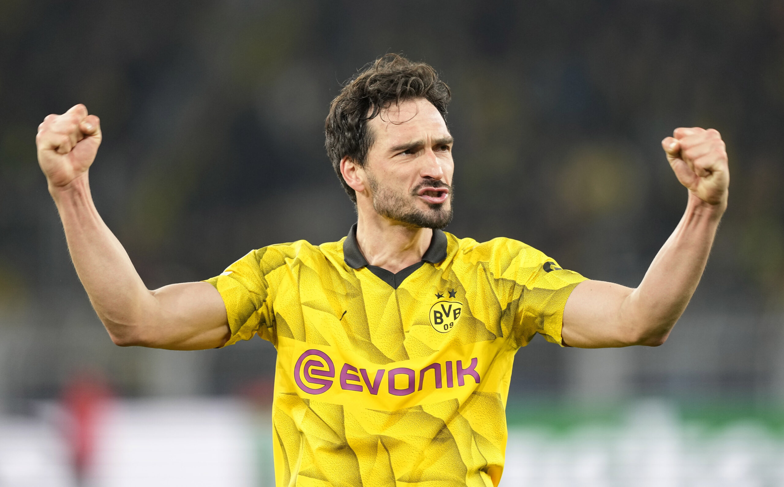 Dortmund's Mats Hummels celebrates after the Champions League quarterfinal second leg soccer match between Borussia Dortmund and Atletico Madrid at the Signal-Iduna Park in Dortmund, Germany, Tuesday, April 16, 2024(AP Photo/Martin Meissner)
