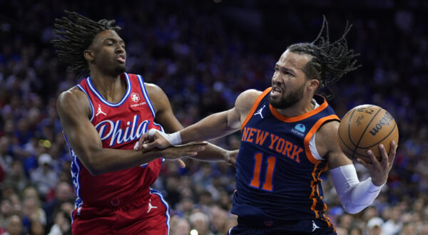 New York Knicks' Jalen Brunson, right, tries to get past Philadelphia 76ers' Tyrese Maxey during the first half of Game 4 in an NBA basketball first-round playoff series, Sunday, April 28, 2024, in Philadelphia. (AP Photo/Matt Slocum)