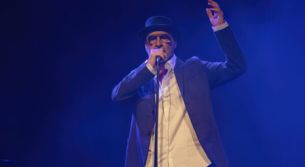 Eric Cantona live in Bergen, Norway Bergen, Norway. 05th, April 2024. The French singer and former footballer Eric Cantona performs the live concert Cantona Sings Eric at Forum Scene in Bergen. Bergen Norway PUBLICATIONxNOTxINxDENxNORxFINxBEL Copyright: xGonzalesxPhoto/JarlexH.xMoex