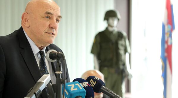 9.11.2021., Zagreb - Konferencija za medije u organizaciji braniteljskih udruga na temu Huljenje svetinja hrvatskog Domovinskoga rata i hrvatskih branitelja odrzana je u Domu specijalne policije. General zbora u miru Josip Lucic. 
Photo: Goran Stanzl/PIXSELL Photo: Goran Stanzl/PIXSELL