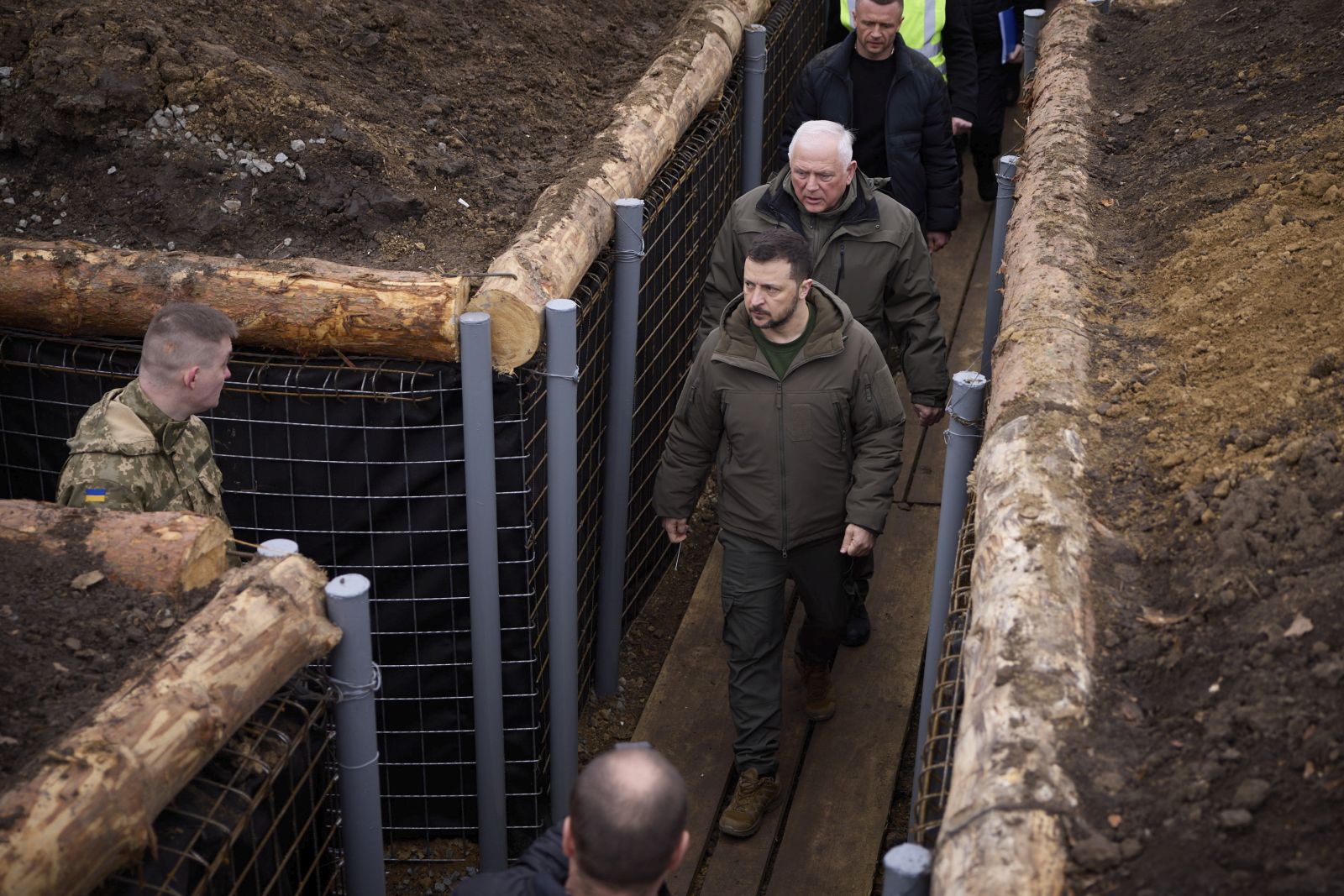 epa11247120 A handout picture made available by the Presidential Press Service shows Ukrainian President Volodymyr Zelensky (C) visiting the 117th Seperate Territorial Defence Brigade during a working visit to the Sumy region, Ukraine, 27 March 2024 amid the Russian invasion. Zelenskyy was briefed on the organization across three lines of defense and discussed the current needs for weapons and equipment. Russian troops entered Ukrainian territory on 24 February 2022, starting a conflict that has provoked destruction and a humanitarian crisis.  EPA/PRESIDENTIAL PRESS SERVICE HANDOUT   HANDOUT EDITORIAL USE ONLY/NO SALES HANDOUT EDITORIAL USE ONLY/NO SALES