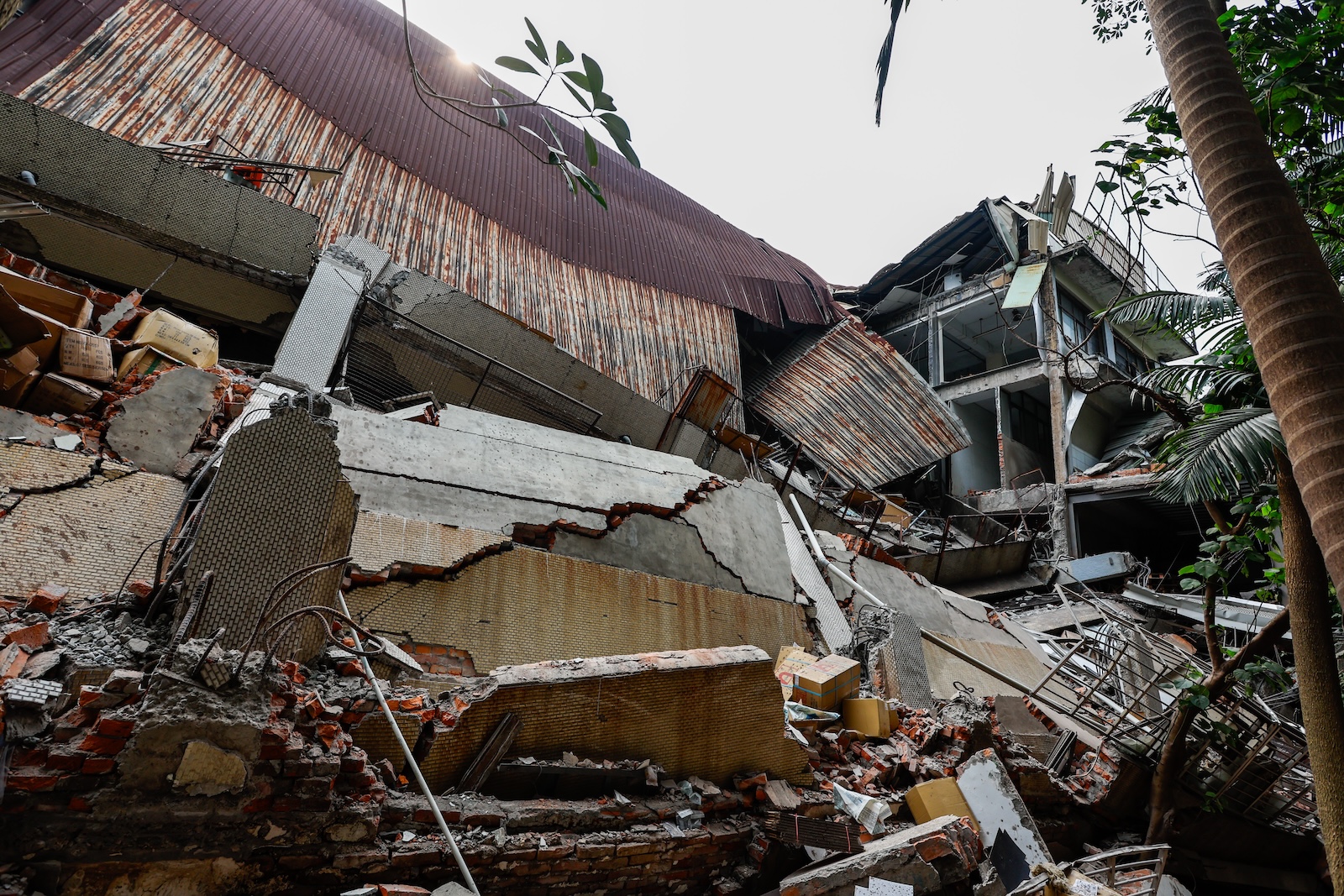 epa11256550 The wreckage of a printing companyâ€™s factory after it collapsed following a magnitude 7.5 earthquake in New Taipei, Taiwan, 03 April 2024. A magnitude 7.4 earthquake struck Taiwan on the morning of 03 April with an epicenter 18 kilometers south of Hualien City at a depth of 34.8 km, according to the United States Geological Survey (USGS).  EPA/DANIEL CENG