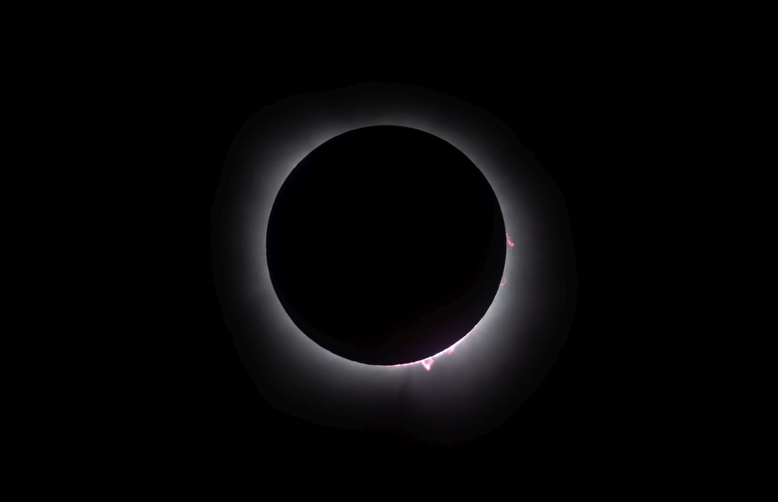 epa11266187 View of a solar eclipse in Torreon, Mexico, on 8 April 2024.The North America Solar eclipse totality is visible in parts of Mexico, the US and Canada.  EPA/Miguel Sierra