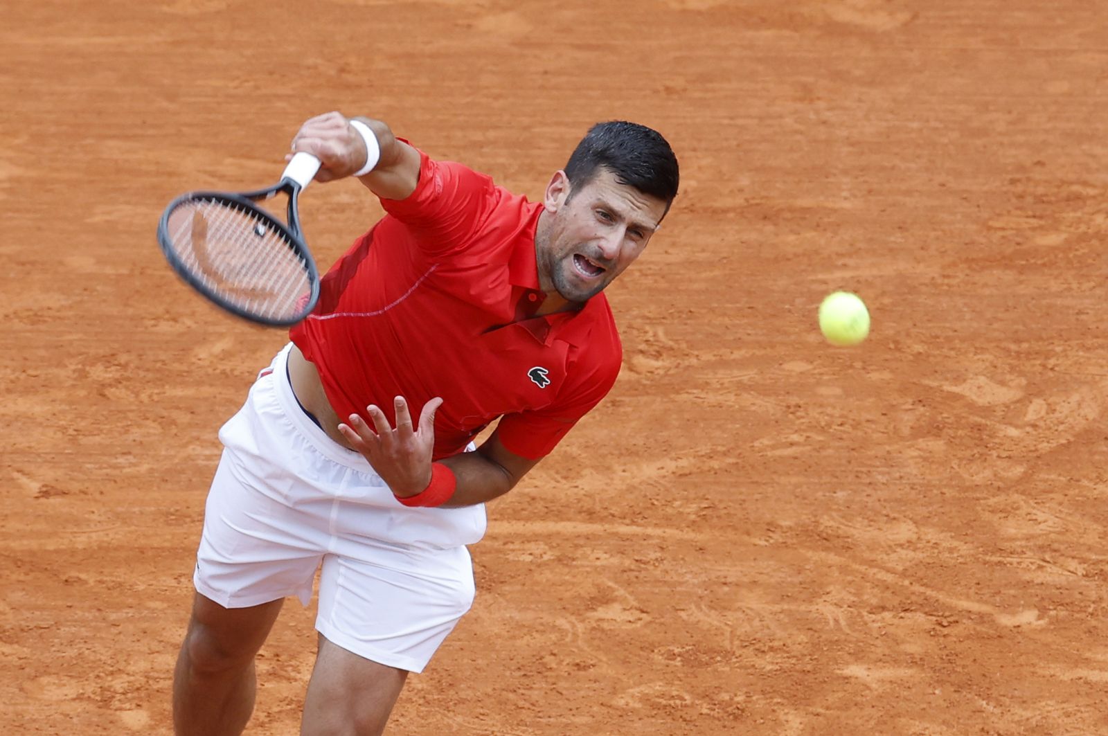 epa11267594 Novak Djokovic of Serbia in action during his match against Roman Safiullin of Russia at the ATP Monte Carlo Masters tennis tournament in Roquebrune Cap Martin, France, 09 April 2024.  EPA/SEBASTIEN NOGIER