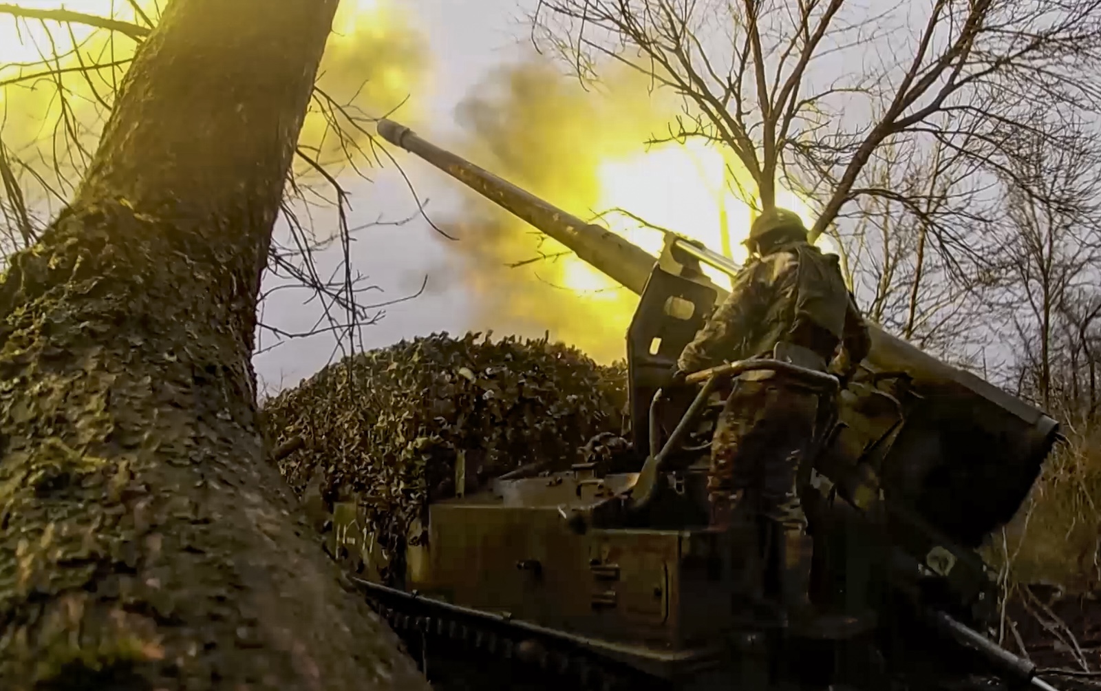 epa11269481 A still image taken from a handout video provided by the Russian Defence ministry press-service shows Russian combat work of crews of SA 2C5 â€˜Hyacinth-Sâ€™ of â€˜Vostokâ€™ (East) troops against Ukrainian troops at an undisclsoed location on South-Donetsk direction in the Russian controlled part of Ukraine, Donetsk region, 10 April 2024. According to the Russian Defence Ministry, crews of 2S5 Giatsint-S self-propelled artillery units are conducting counter-battery combat, striking at Ukrainian army ammunition depots and strongholds.Russian troops entered Ukrainian territory on 24 February 2022, starting a conflict that has provoked destruction and a humanitarian crisis.  EPA/RUSSIAN DEFENCE MINISTRY PRESS SERVICE/HANDOUT HANDOUT  HANDOUT EDITORIAL USE ONLY/NO SALES HANDOUT EDITORIAL USE ONLY/NO SALES