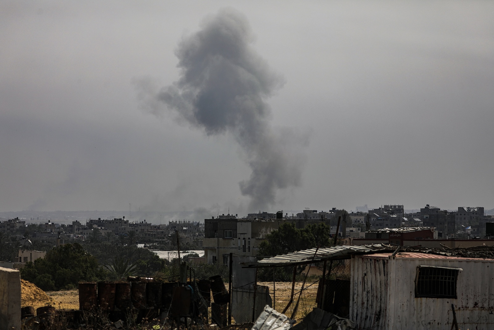 epa11296038 Smoke rises following an Israeli air strike in the east of Al Nusairat refugee camp southern Gaza Strip, 23 April 2024.  More than 34,000 Palestinians and at least 1,450 Israelis have been killed, according to the Palestinian Health Ministry and the Israel Defense Forces (IDF), since Hamas militants launched an attack against Israel from the Gaza Strip on 07 October 2023, and the Israeli operations in Gaza and the West Bank which followed it.  EPA/MOHAMMED SABER