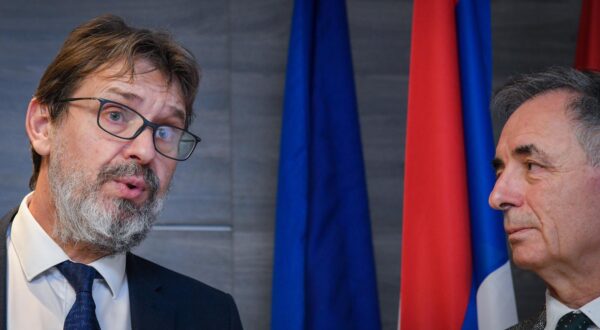05.01.2023.., Zagreb - Milorad Pupovac (SDSS) i Tomislav Zigmanov (Demokratski savez Hrvata u Vojvodini), potpisali su usaglasenu Deklaraciju o suradnji Srba iz Hrvatske i Hrvata iz Srbije Photo: Josip Regovic/PIXSELL