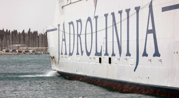 01.04.2024., Split- Trajektna luka, brojni trajekti i katamarani na vezu, zbog olujnog juga linije prema otocima otkazane. Photo: Ivana Ivanovic/PIXSELL