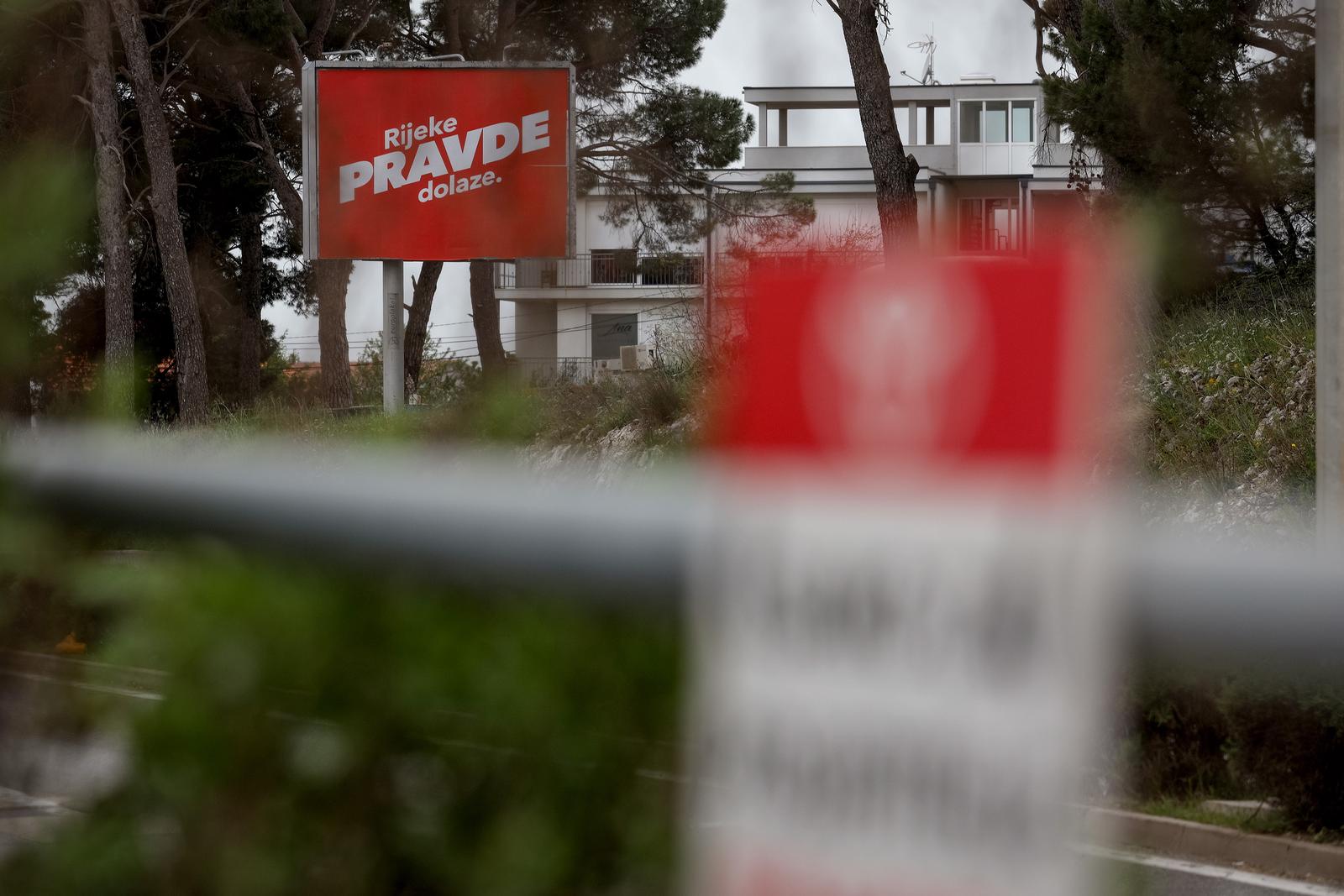 01.04.2024., Zadar - Postavljeni predizborni plakati u Zagrebackoj ulici u Zadru. HDZ i Demokrscani su postavljeni na digitalnom panou dok je SDP na “obicnom” Photo: Sime Zelic/PIXSELL