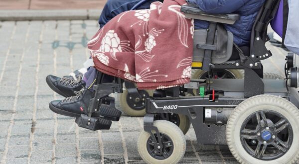 02.03.2023., Banja Luka, Bosna i Hercegovina – Prosvjed distroficara ispred zgrade Vlade RS zbog nametanja pravilnika Ministarstva zdravlja o korisnicima usluge personalne asistencije. Photo: Dejan Rakita/PIXSELL