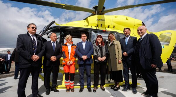 02.04.2024., Rijeka - Svecano obiljezavanje uvodjenja Helikopterske hitne medicinske sluzbe (HHMS) na helidromu Delta Rijeka. kapetan Lucke kapetanije Rijeka Darko Glazar, ministar zdravstva Vili Beros, ravnateljica Zavoda za mitnu medicinu Primorsko-goranske zupanije Senka Kajcic, potpredsjednik Vlade i ministar mora, prometa i infrastrukture Oleg Butkovic,ravnateljica Hrvatskog zavoda za hitnu medicinu Maja Grba Bujevic, ravnatelj Sredisnje agencije za financiranje i ugovaranje programa i projekata EU (SAFU) Dragan Jelic, ravnatelj KBC-a Rijeka Alen Ruzic Photo: Nel Pavletic/PIXSELL