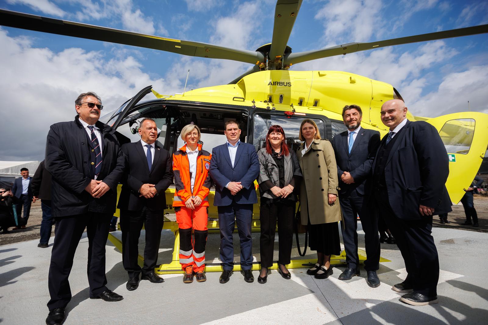 02.04.2024., Rijeka - Svecano obiljezavanje uvodjenja Helikopterske hitne medicinske sluzbe (HHMS) na helidromu Delta Rijeka. kapetan Lucke kapetanije Rijeka Darko Glazar, ministar zdravstva Vili Beros, ravnateljica Zavoda za mitnu medicinu Primorsko-goranske zupanije Senka Kajcic, potpredsjednik Vlade i ministar mora, prometa i infrastrukture Oleg Butkovic,ravnateljica Hrvatskog zavoda za hitnu medicinu Maja Grba Bujevic, ravnatelj Sredisnje agencije za financiranje i ugovaranje programa i projekata EU (SAFU) Dragan Jelic, ravnatelj KBC-a Rijeka Alen Ruzic Photo: Nel Pavletic/PIXSELL