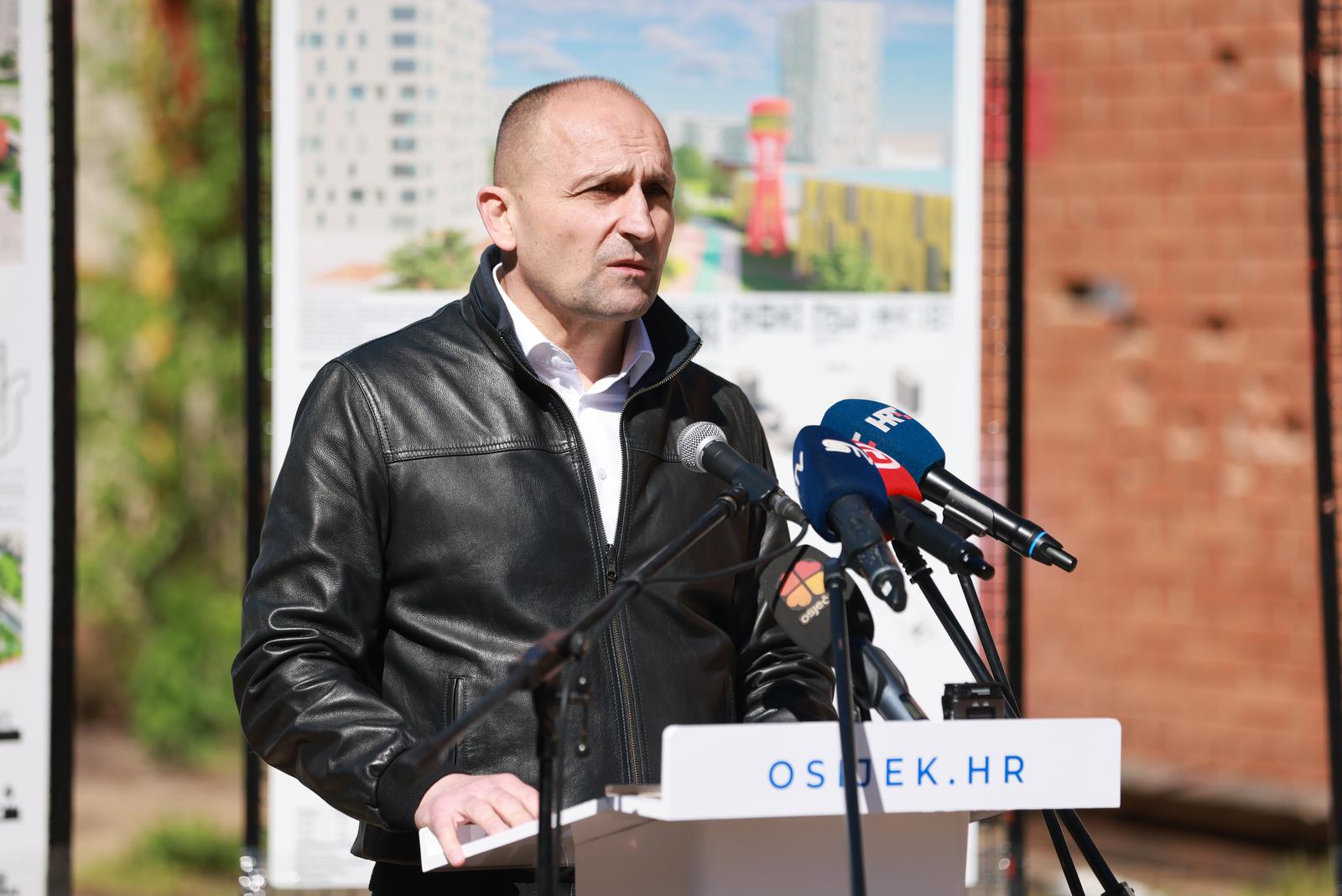 01.04.2024., Osijek - Dvoriste bivse ljevaonice OLT. Predstavljanje prvonagradjenog urbanisticko-arhitektonskog rjesenja za izradu urbanistickog plana uredjenja prostora bivse ljevaonice. Photo: Davor Javorovic/PIXSELL