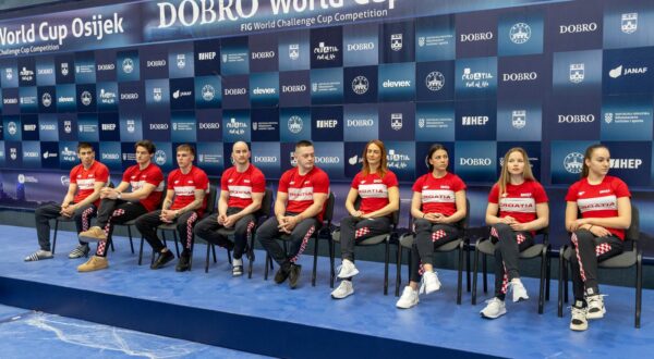 03.04.2024., Osijek - U dvorani Gradski vrt odrzana je konferencija za medije uoci pocetka Dobro World Cup-a Osijek. Marko Sambolec, Marko Jovicic, Aurel Benovic, Filip Ude, Tin Srbic, Tijana Korent, Tina Zelcic, Sara Sulekic, Sofia Mester Photo: Borna Jaksic/PIXSELL