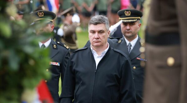 03.04.2024., Belisce - Predsjednik Republike i vrhovni zapovjednik Oruzanih snaga Republike Hrvatske Zoran Milanovic polozio je vijenac i zapalio svijecu kod spomenika poginulim pripadnicima 107. brigade Hrvatske vojske na lijevoj obali Drave. Photo: Davor Javorovic/PIXSELL