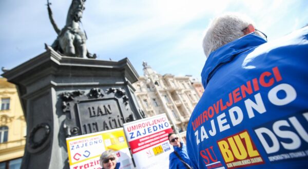 05.04.2024.., Zagreb - Na trgu Bana Josipa Jelacica koalicija Umirovljenici zajedno odrzali su konferenciju za novinare na kojoj su pojasnili zasto smatraju da je dan odrzavanja parlamentarnih izbora takodjer i dan kada se za 1,2 milijuna umirovljenika odrzava svojevrstan referendum uz pitanje: "Zelite li vece mirovine odmah u prosjeku za 200 eura... ili ostanak u siromastvu?" Photo: Slavko Midzor/PIXSELL