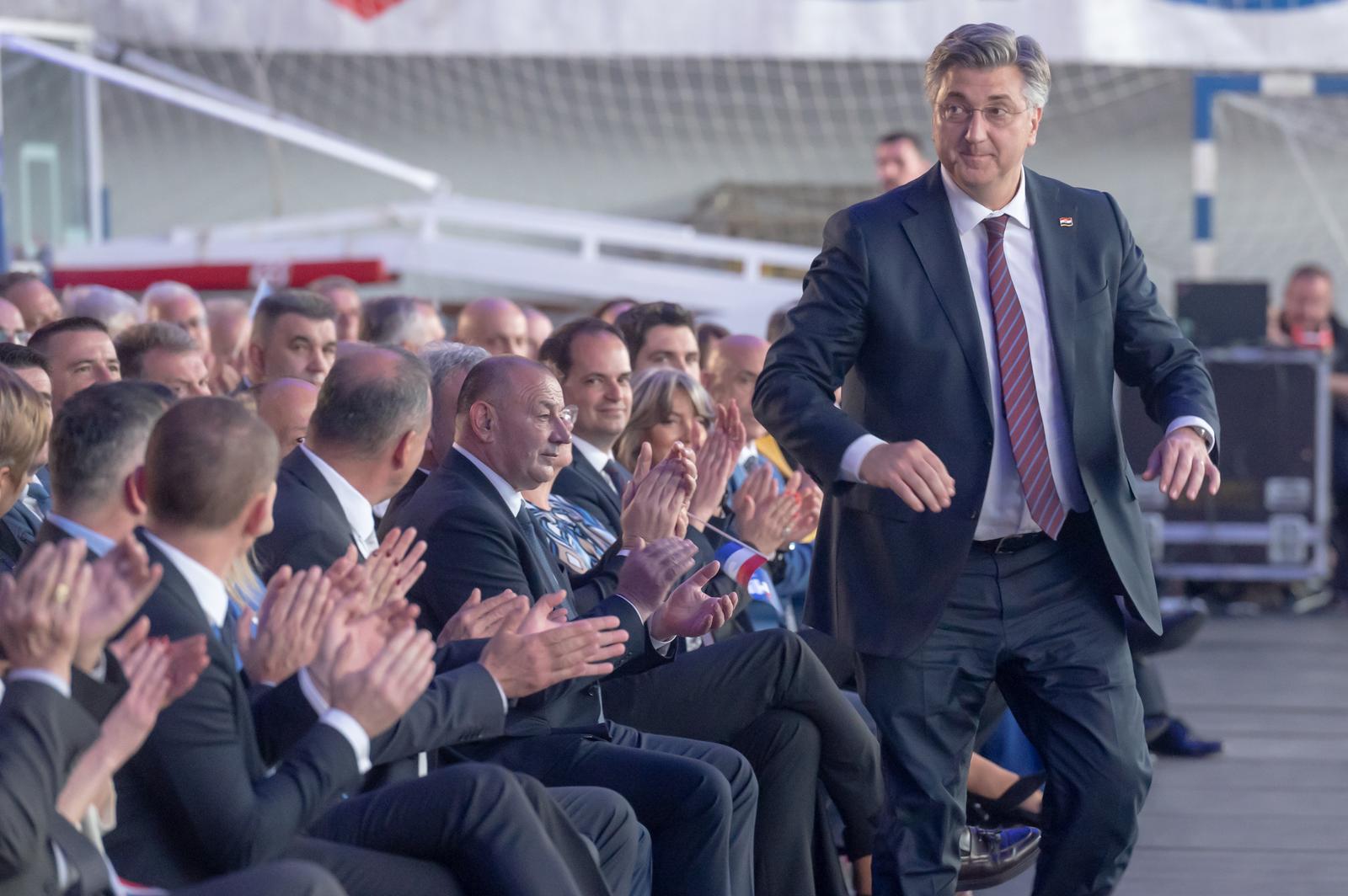 05.04.2024., Gospic - U sportskoj dvorani odrzano je svecano običkezavanje godisnjice osnutka HDZ-a. Svecanosti je nazocio predsjednik Vlade RH Andrej Plenkovic. Photo: Dino Stanin/PIXSELL