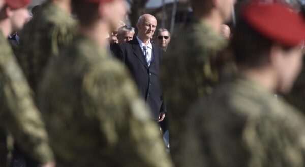 06.04.2024., Knin - Polaganje vijenaca i paljenje svijeca na spomeniku Oluja 95 u Kninu povodom 32.obljetnice utemeljnja i osnivanja HVrvatskog Vijeca Obrane.  Photo: Hrvoje Jelavic/PIXSELL