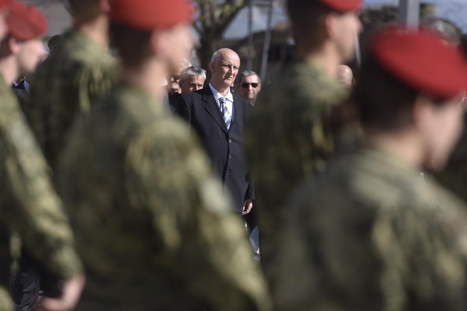 06.04.2024., Knin - Polaganje vijenaca i paljenje svijeca na spomeniku Oluja 95 u Kninu povodom 32.obljetnice utemeljnja i osnivanja HVrvatskog Vijeca Obrane.  Photo: Hrvoje Jelavic/PIXSELL