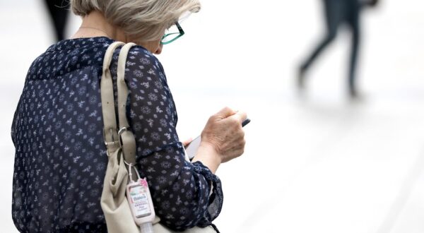 06.06.2022., Zagreb - Hrvatski telekom, A1 Hrvatska i Telemach Hrvatska, telekom operatori koji posluju u Hrvatskoj, odlucili su od 1. srpnja povecati cijene nekih svojih usluga, uglavnom mobilnih. Ne ocekuje se pad trzista jer je povecanje cijena , s obzirom na inflatornu atmosferu i pritiske koji su obuzeli trziste, bilo je tek pitanje vremena Photo: Patrik Macek/PIXSELL