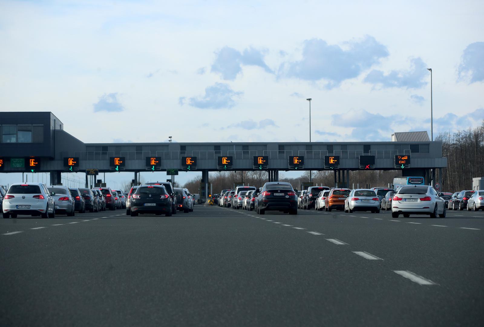 08.01.2023., Zagreb - Prometna guzva na naplatnim postajama Ivanja Reka na autocesti A3 pri ulasku u Zagreb s istocne strane. Photo: Neva Zganec/PIXSELL