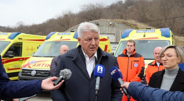 08.02.2024., Rijeka - 16 novih vozila Zavoda za hitnu medicinu Primorsko goranske zupanije predstavljeno je u centru Civilne zastite na Grobniku. Nazocili su zupan Zlatko Komadina, ravnateljica Zavoda za hitnu medicinu PGZ Senka Kajcic i procelnica UO za zdravstvo Vesna Cavar. Photo: Goran Kovacic/PIXSELL